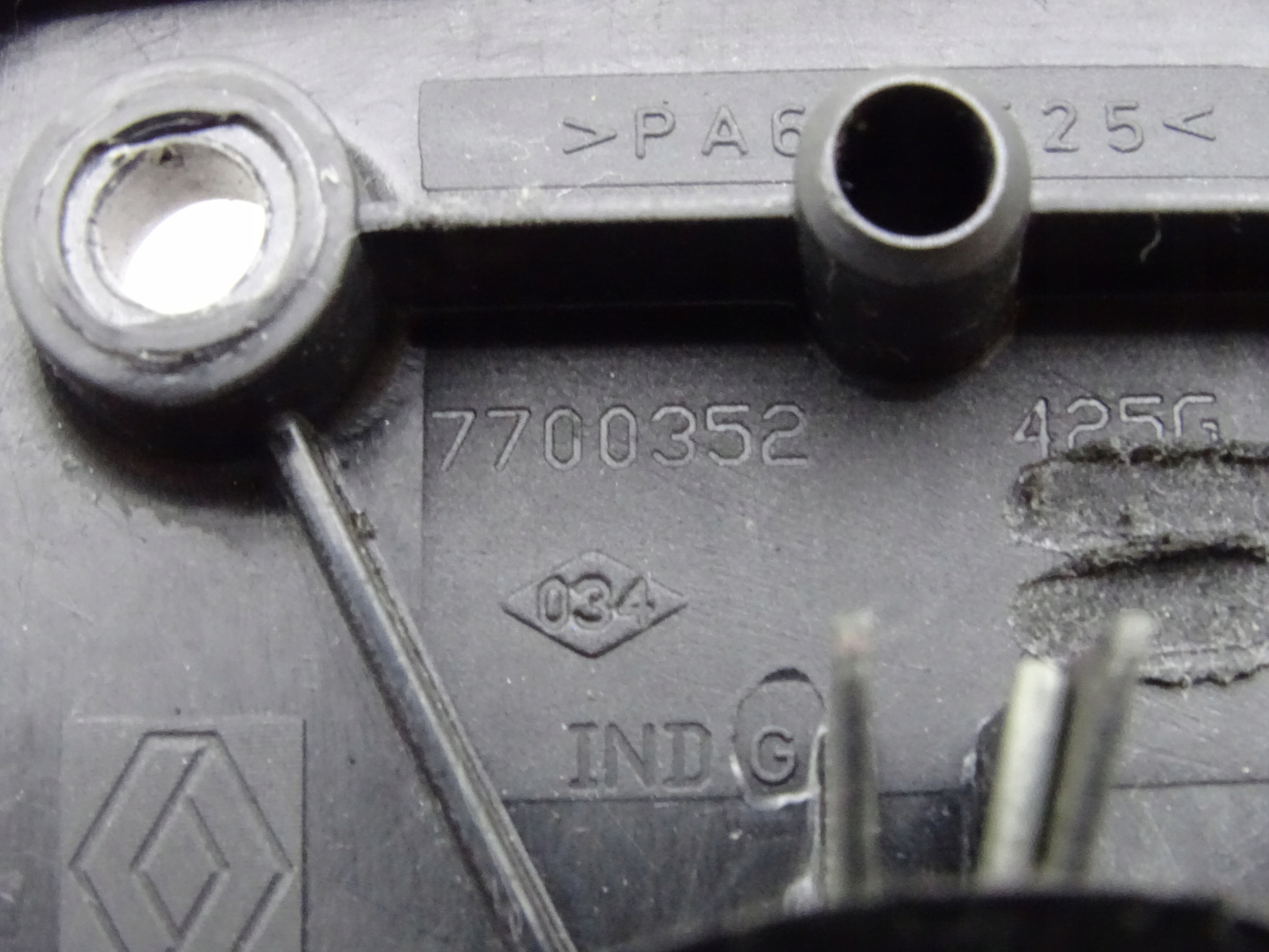 RENAULT MASTER 98-10 KLAMKA DRZWI PRZESUWNYCH LEWA Producent części Renault OE