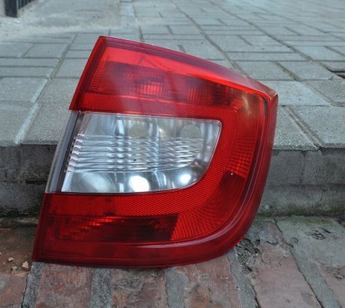 SKODA RAPID PRAWA ORYGINAŁ