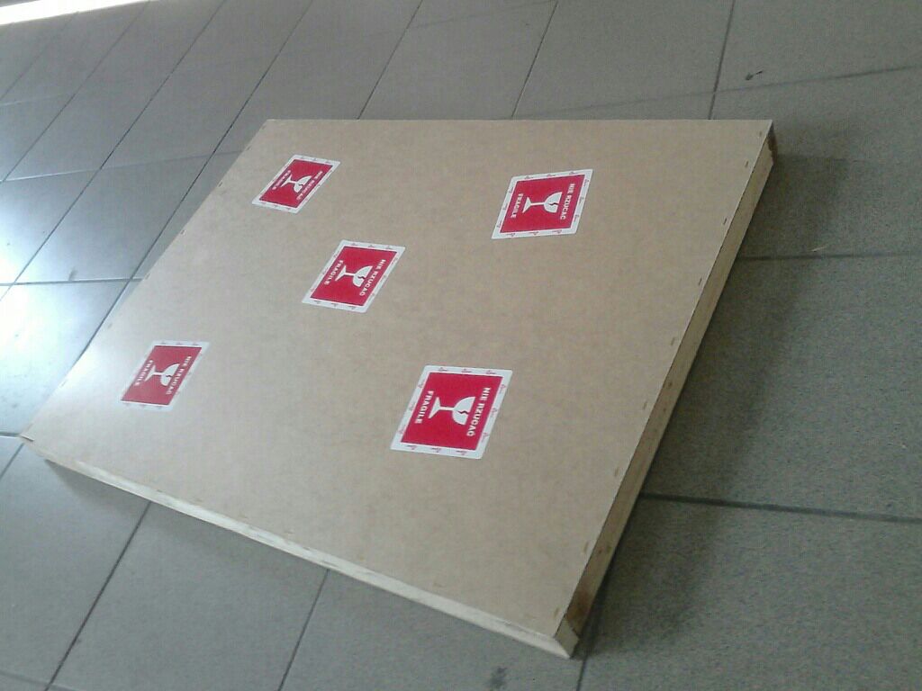 LUSTRO LED 50x70 w RAMIE ALUMINIOWEJ włącznik Grubość szkła 4 mm