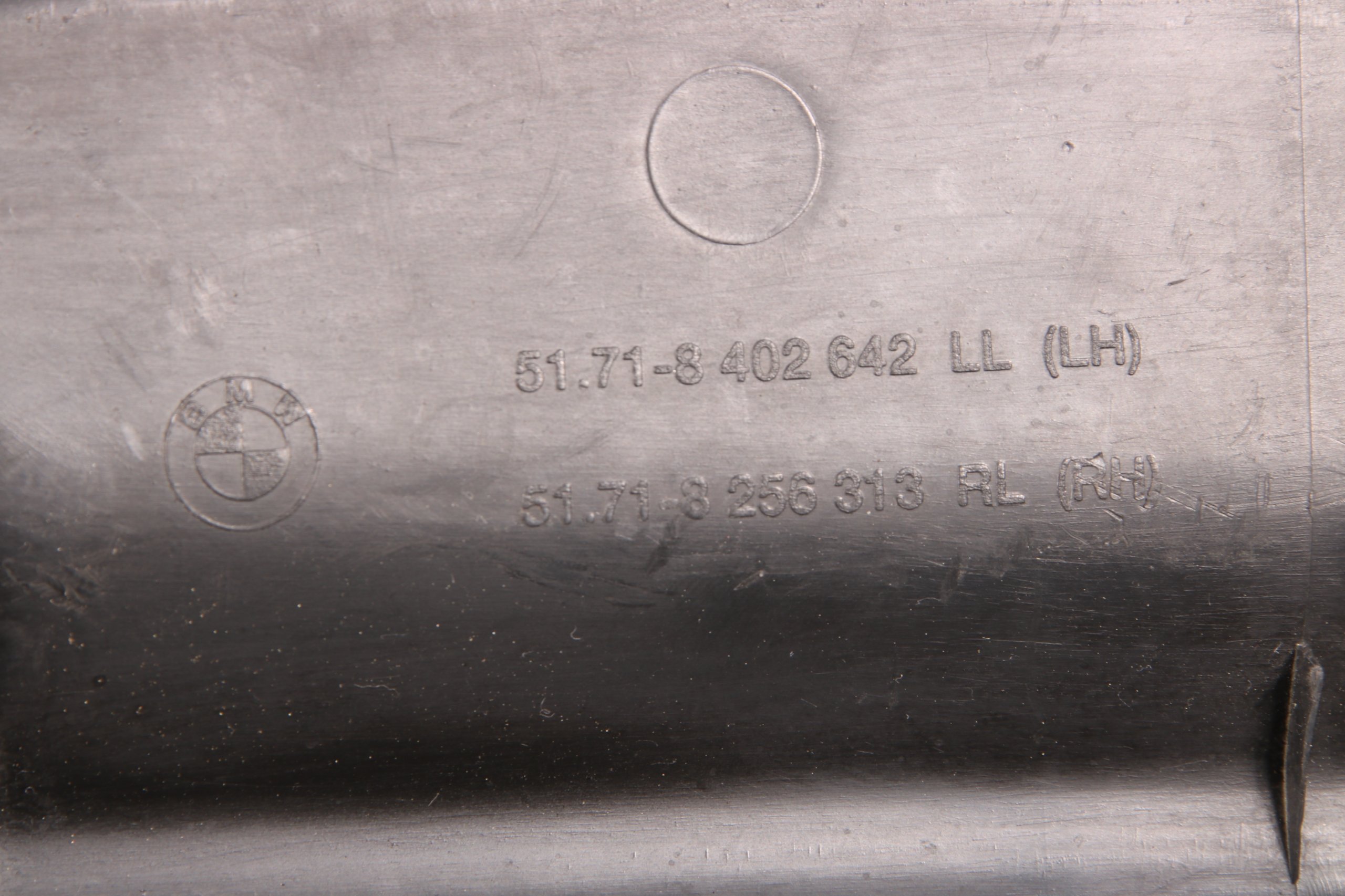 BMW X5 E53 PODSZYBIE OSŁONA WLOTU EUROPA 8402642 Producent części BMW OE