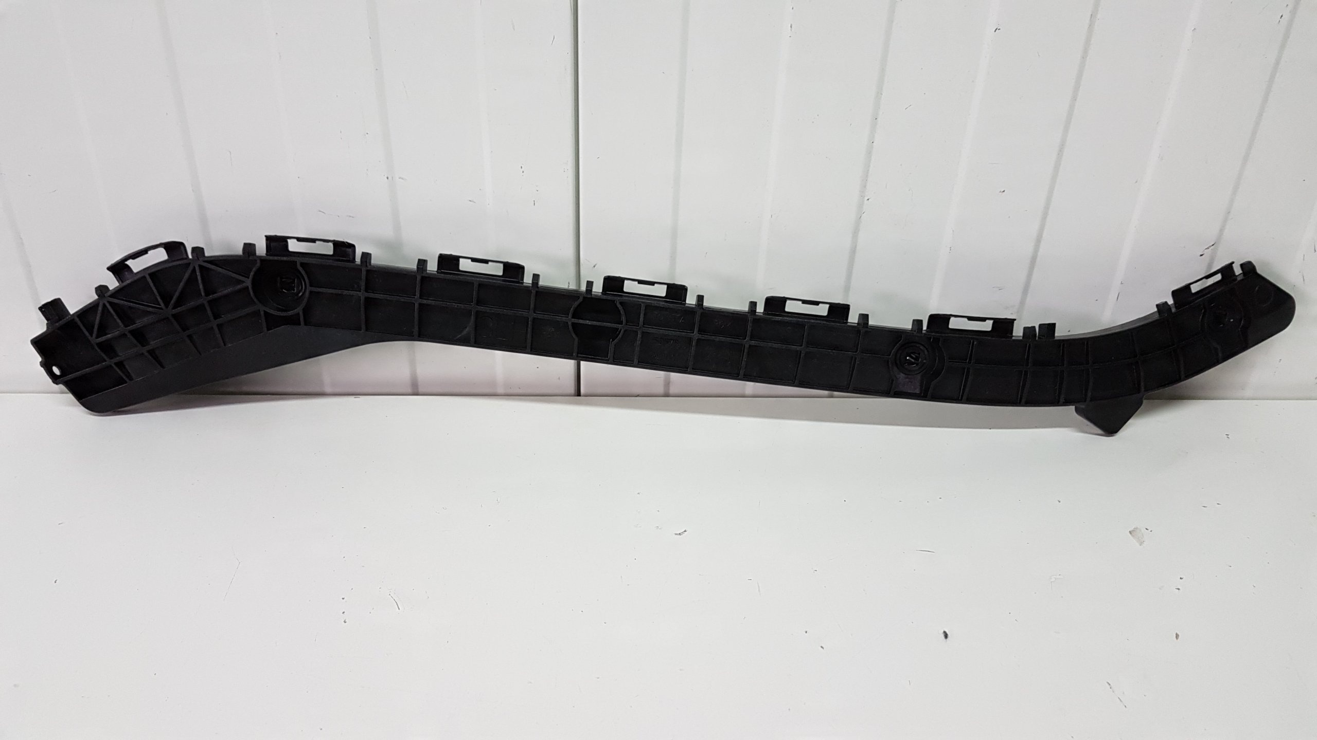 Toyota OE 52576-02100 auris універсал slizg бампера