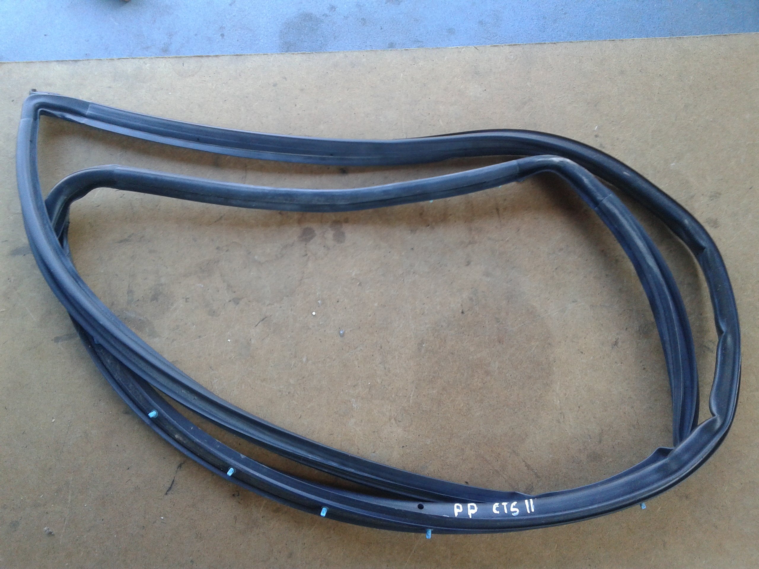 USZCZELKA DRZWI PRAWA PRZOD CADILLAC CTS II 08 14