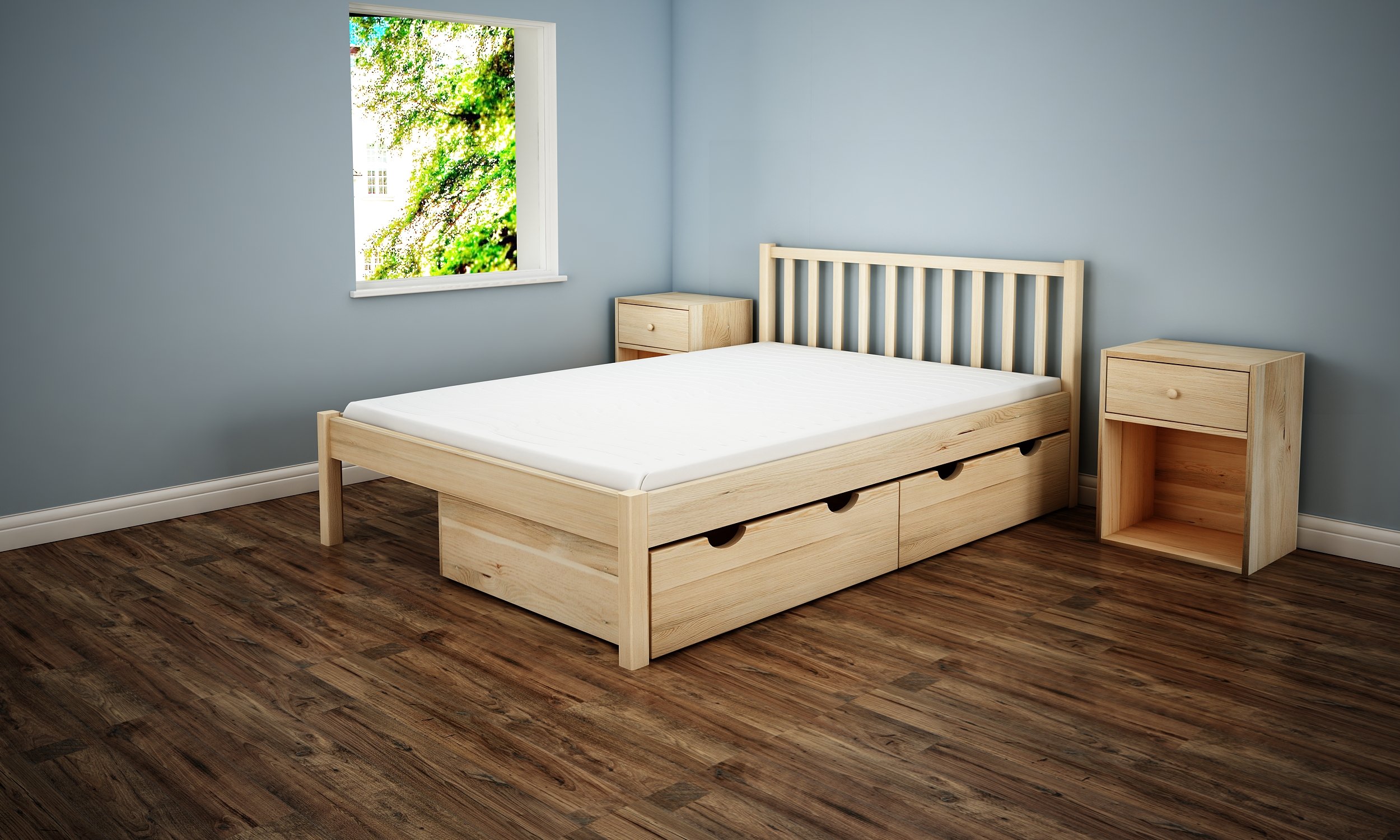 Кровать деревянная лакированная