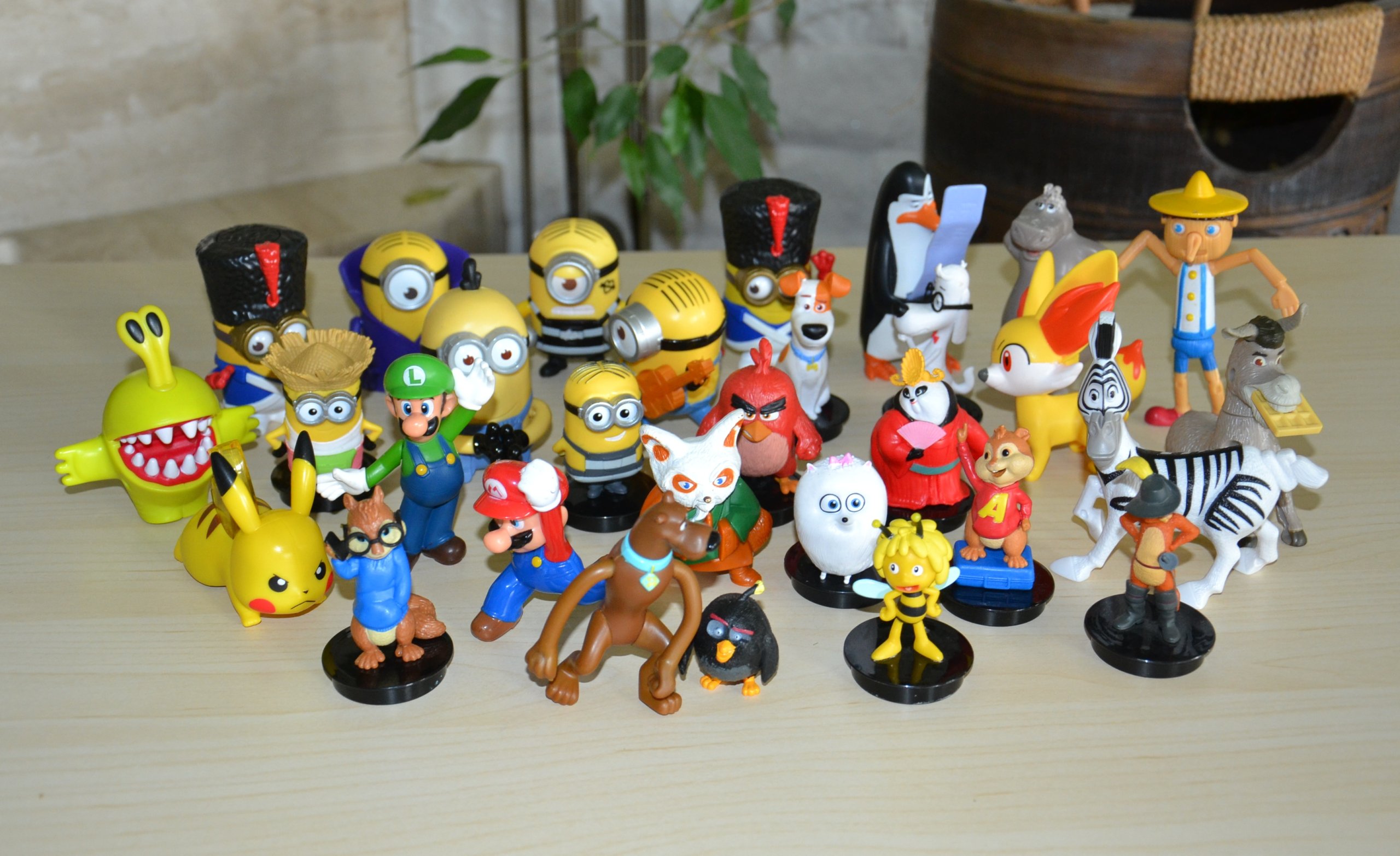 4 Zestaw Zabawek Mix 30szt Minionki Pockemon