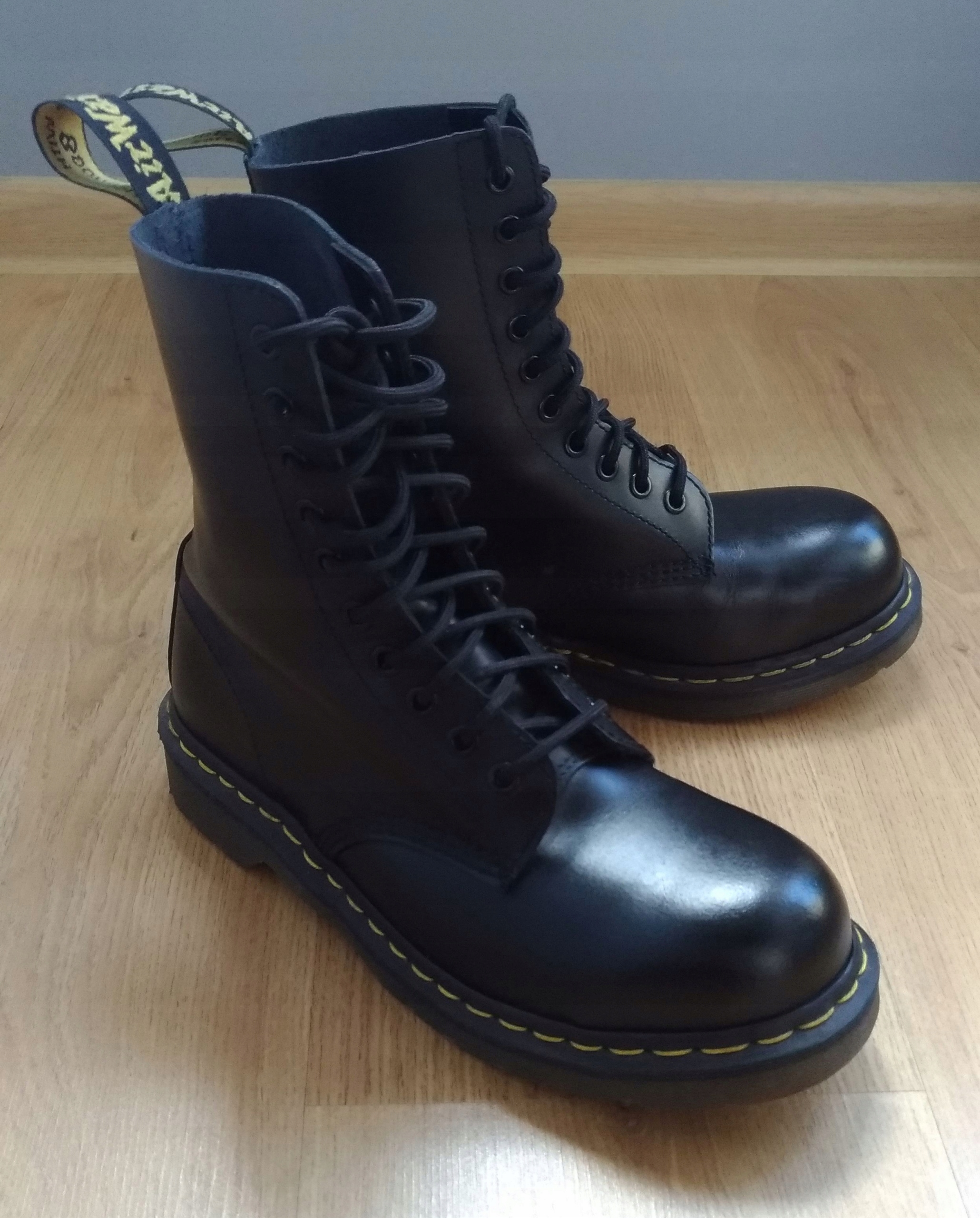 dr martens black fine haircell