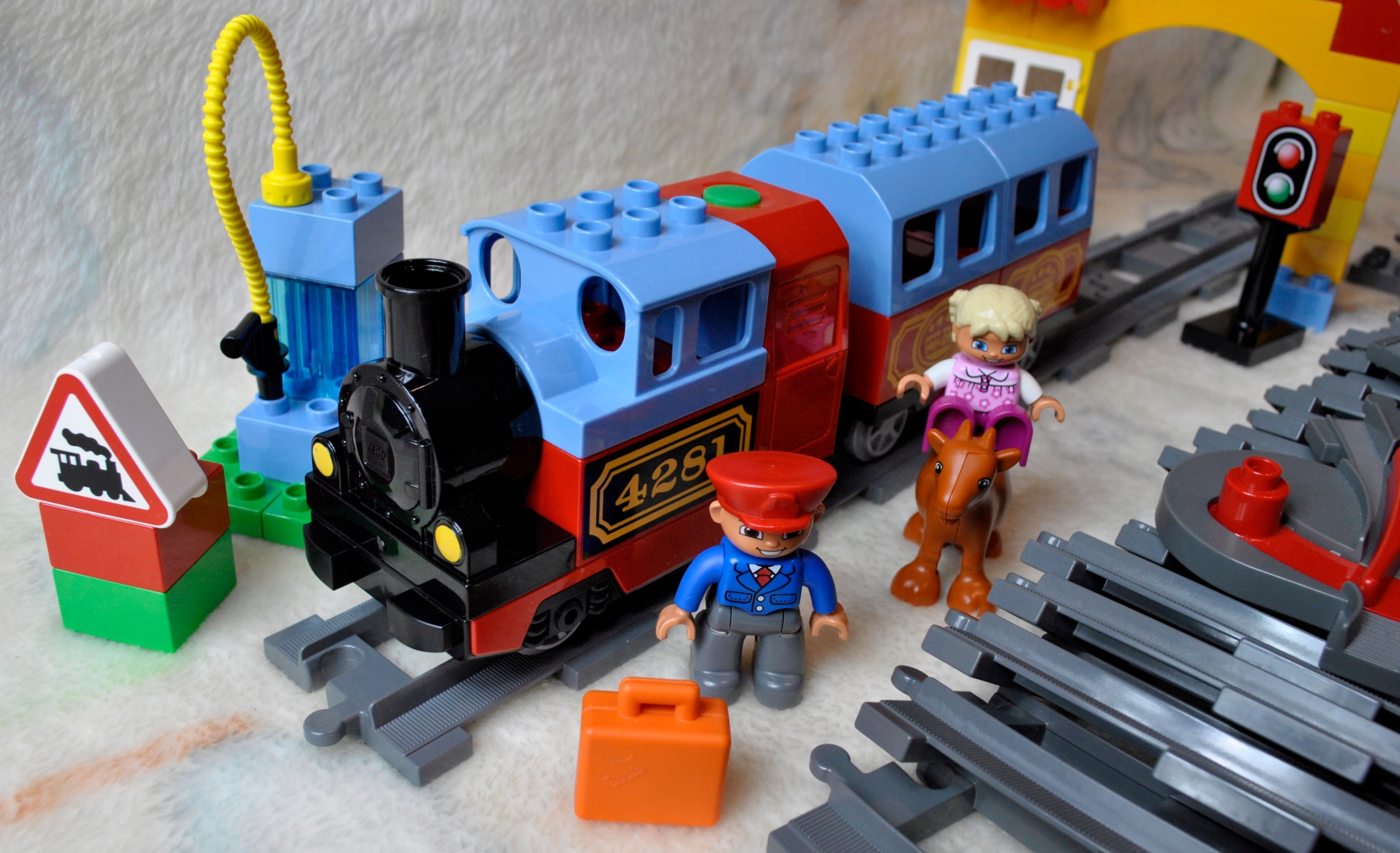 POCIĄG LEGO DUPLO 10507 + DODATKOWE TORY 10506 - 7709010982 - oficjalne ...