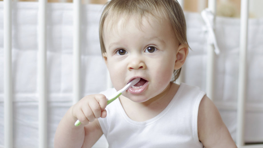 Higiena jamy ustnej niemowlaka – niezbędne akcesoria