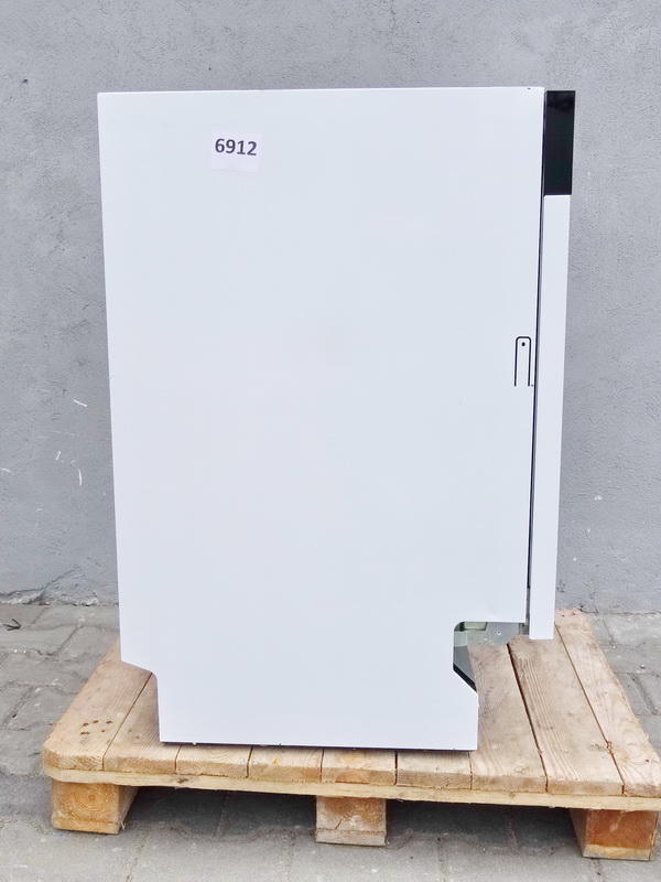 difference between recirculation and extractor cooker hoods