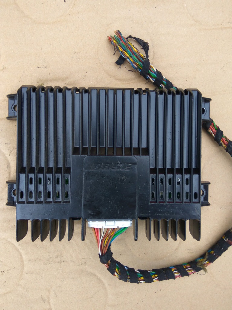 WZMACNIACZ BOSE AUDI A3 8L 8L0035223