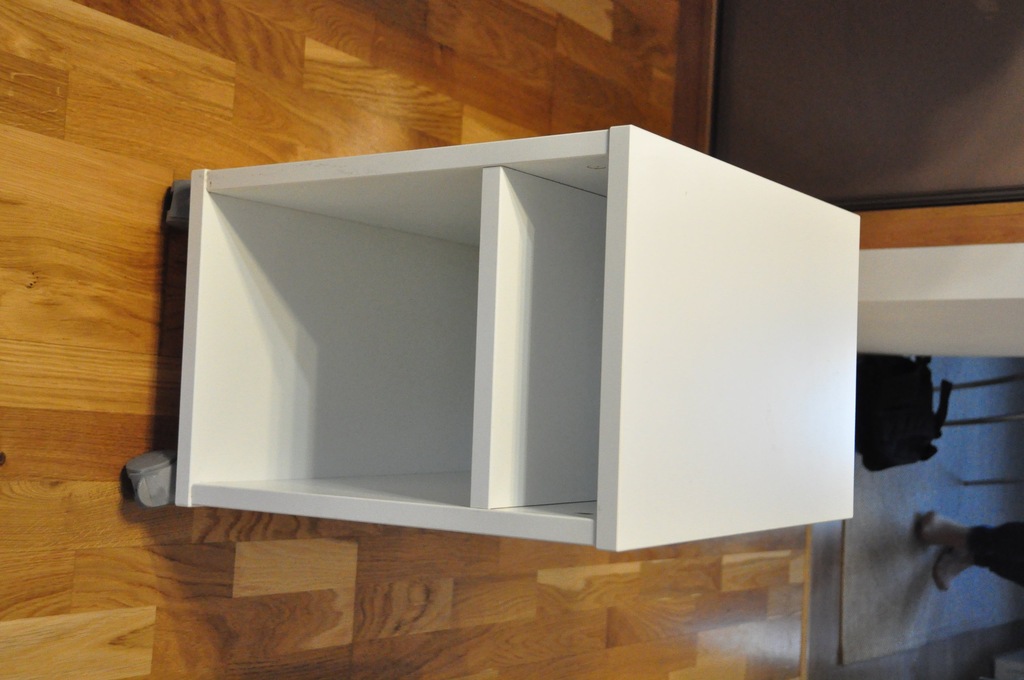 Stolik nocny na kółkach Oltedal IKEA