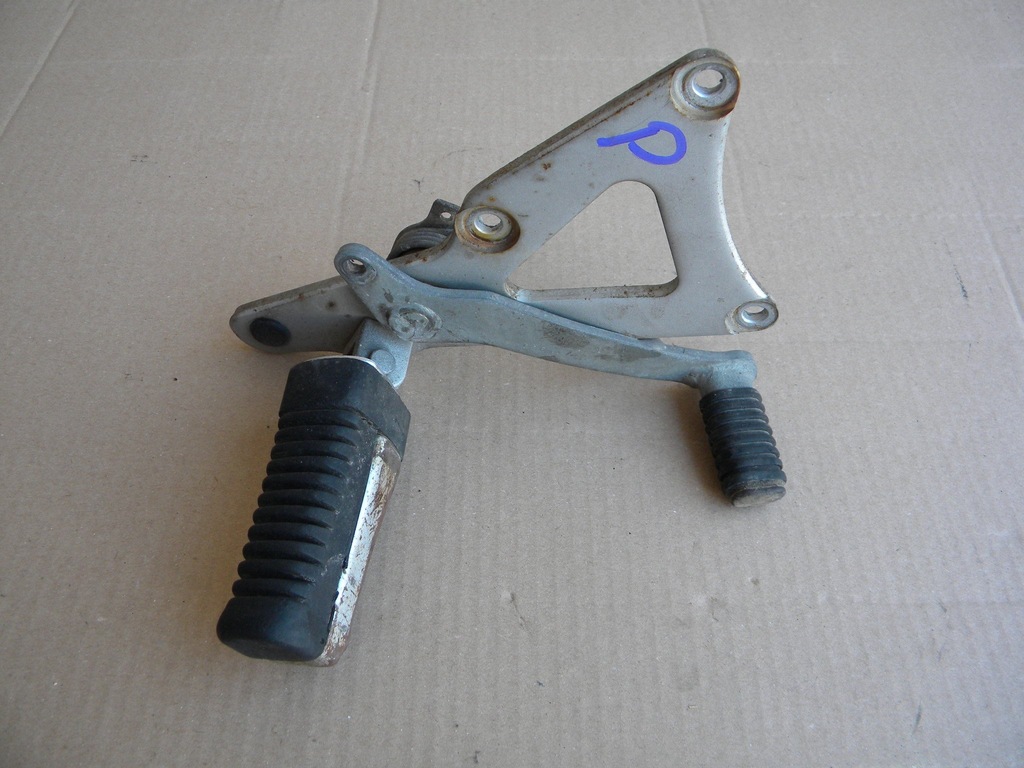 SUZUKI RG 80 SET PODNÓŻEK KIEROWCY PRZÓD PRAWY