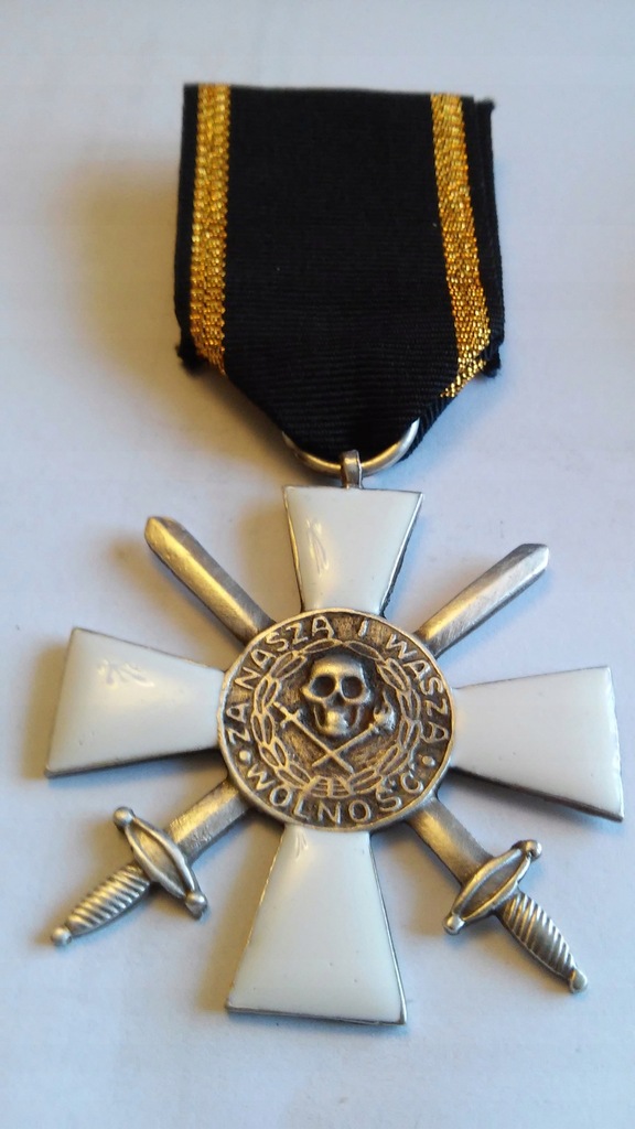Krzyż Armii Bułak-Bałachowicza z mieczami