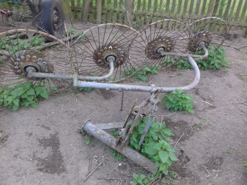 Zgrabiarka, przetrząsacz do siana.