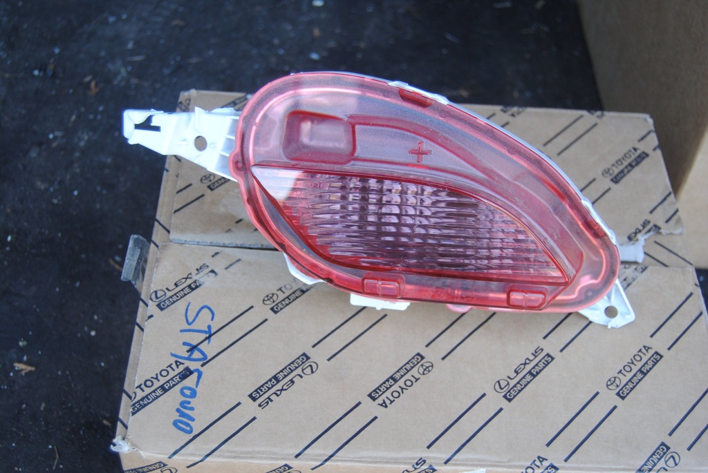 Lampa prawa cofania toyota YARIS III lift ORYGINAŁ