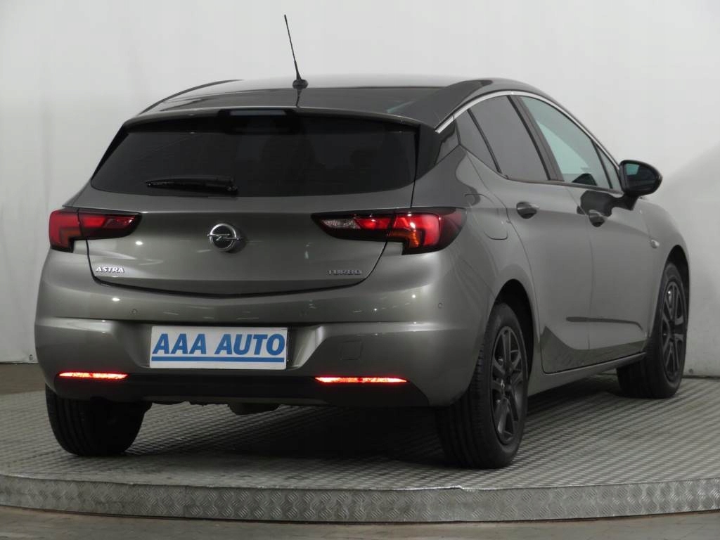 Opel astra salon