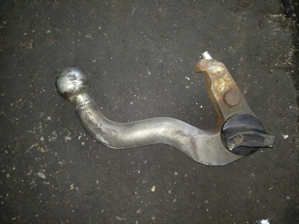 HAK HOLOWNICZY AUDI A4 B5 WPINANA KULA
