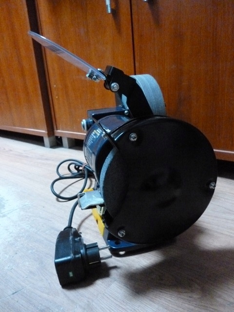 SZLIFIERKA STOŁOWA MACALLISTER MBG 150