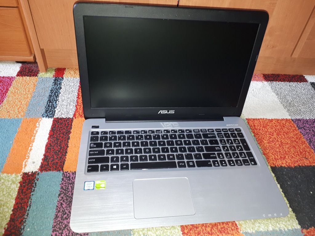ASUS A556UQ-XO384T  Win 10 i 8.1