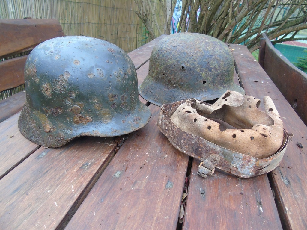 Hełm niemiecki M 35 +M 42 + fasunek.