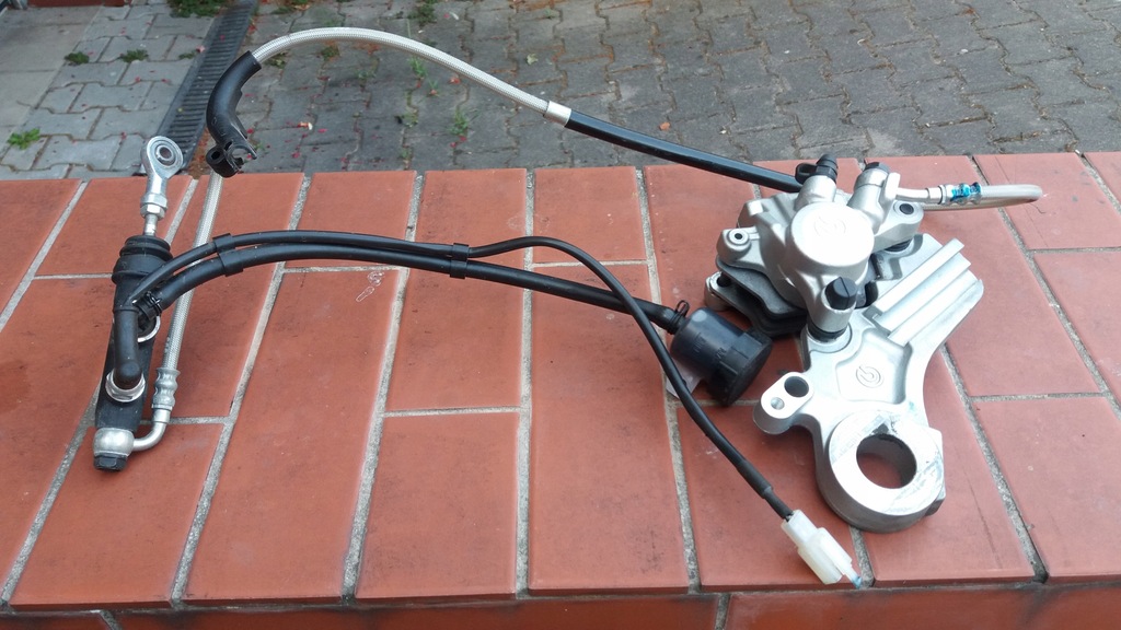 KTM 690 SMC R kompletny hamulec tylny zacisk pompa