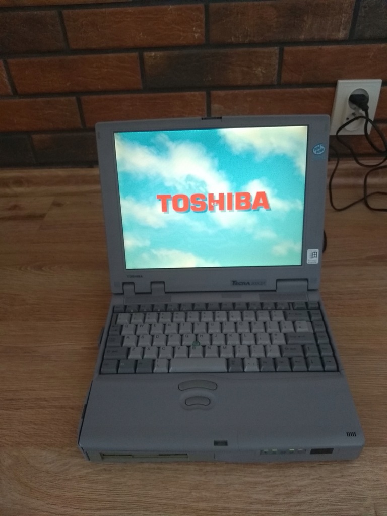 Toshiba Tecra 500CDT z 1996 roku ZABYTEK