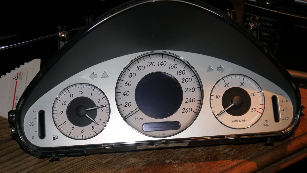 Zegar licznik Mercedes W211 AVANTGARDE 2115403611