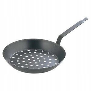 N8 Patelnia z otworami de Buyer 28 cm do kasztanów