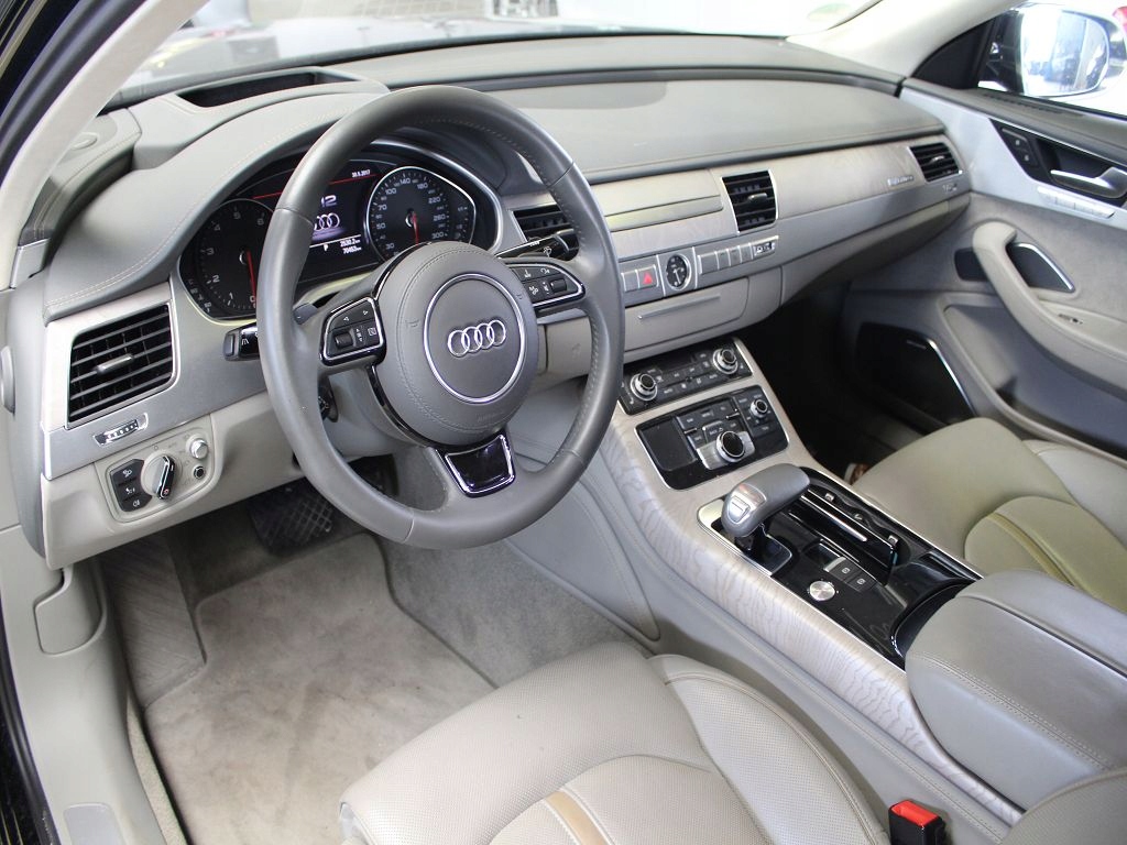 AUDI A8 W12 D4 LONG WNĘTRZE KOMPL. ŚRODEK