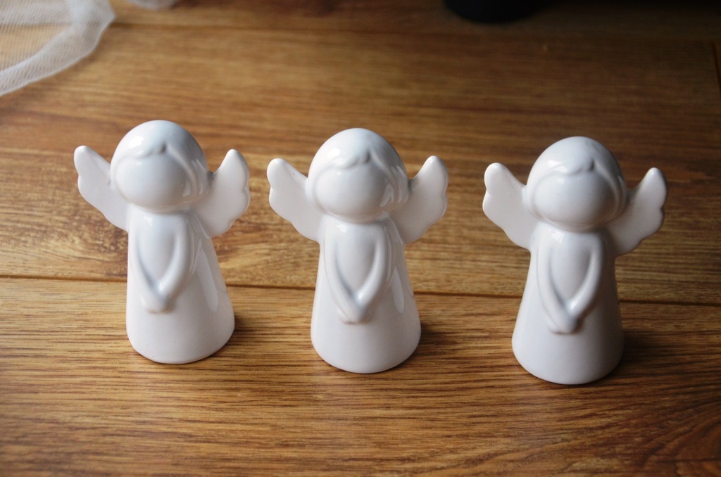 aniołki figurki porcelanowe białe aniołek prosty