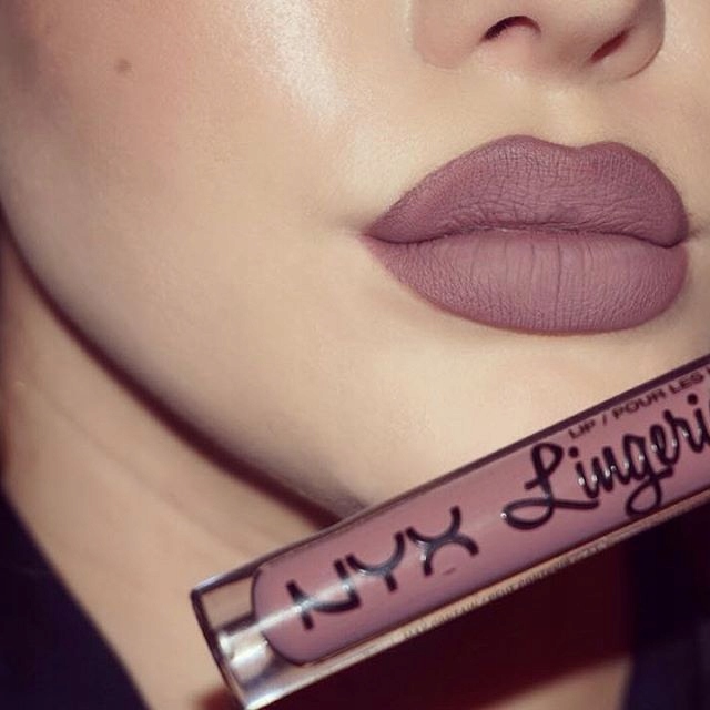 NYX LIP LINGERIE pomadka w kremie EMBELLISHMENT