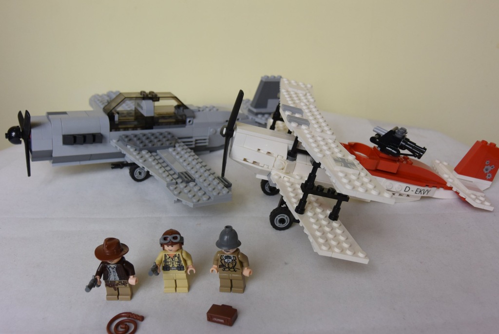 Klocki LEGO Indiana Jones 7198 Bitwa samolotow