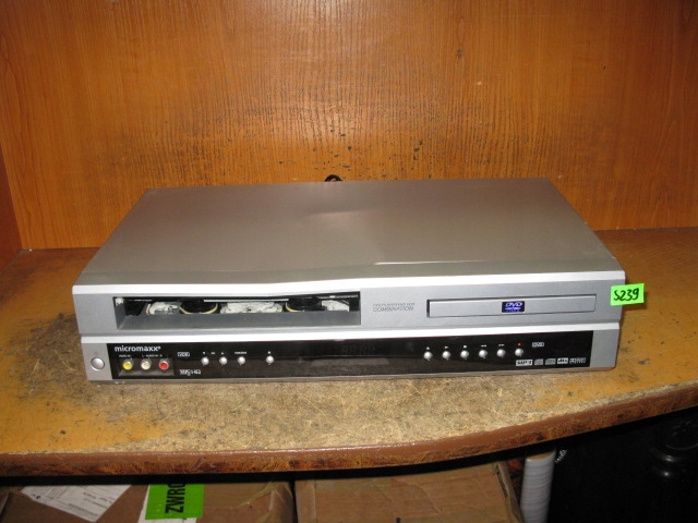 ODTWARZACZ VHS / DVD MICROMAXX MM4857a - NR S239