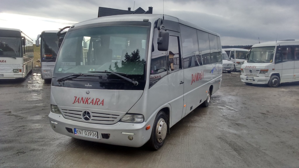 Medio Mediano Mercedes vario 30 os Ładny