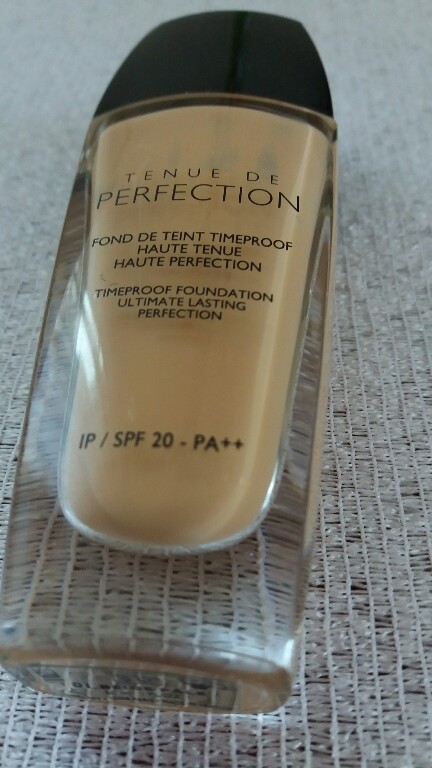 Guerlain Tenue de Perfection 01 beige pale podklad