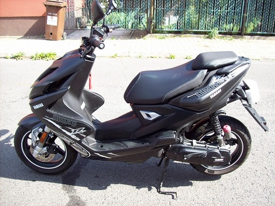 SKUTER YAMAHA AEROX R NAKED