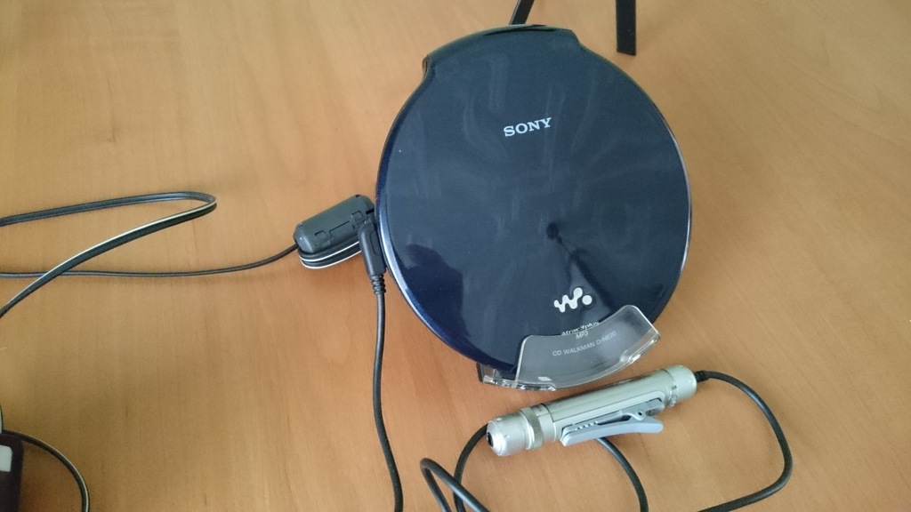 Discman SONY D-NE20 CD MP3 + pilot i baza