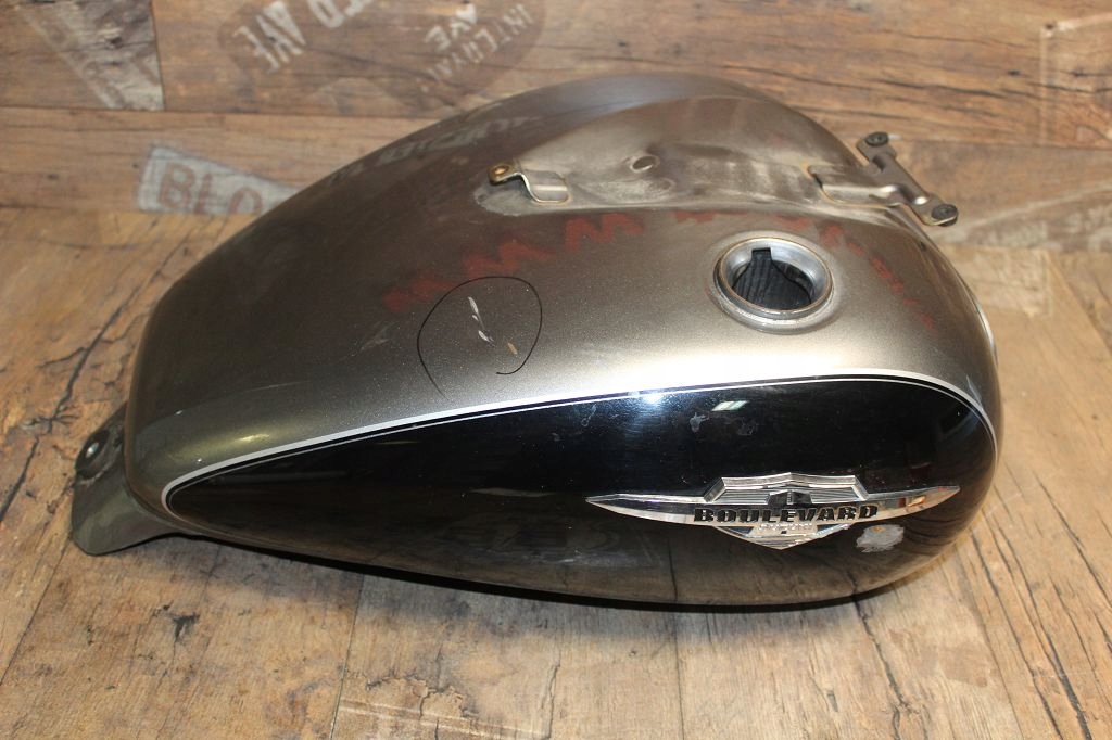 ZBIORNIK PALIWA BAK SUZUKI VL800 C50