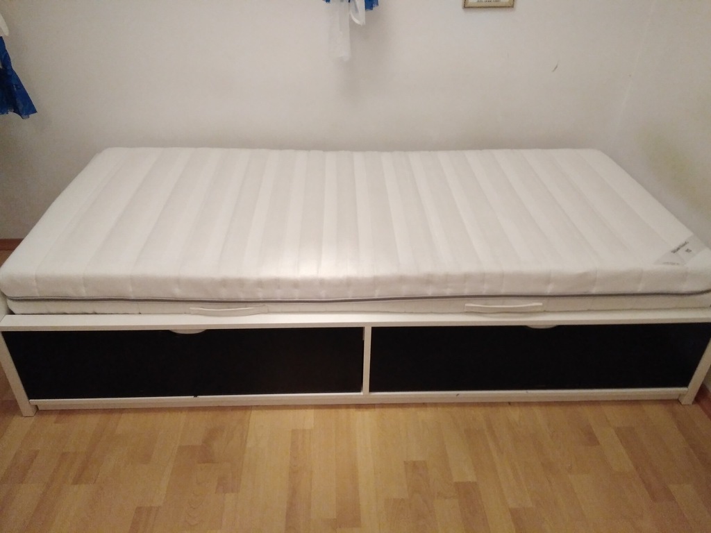 Łóżko z szufladami FLAXA IKEA + materac IKEA sulta