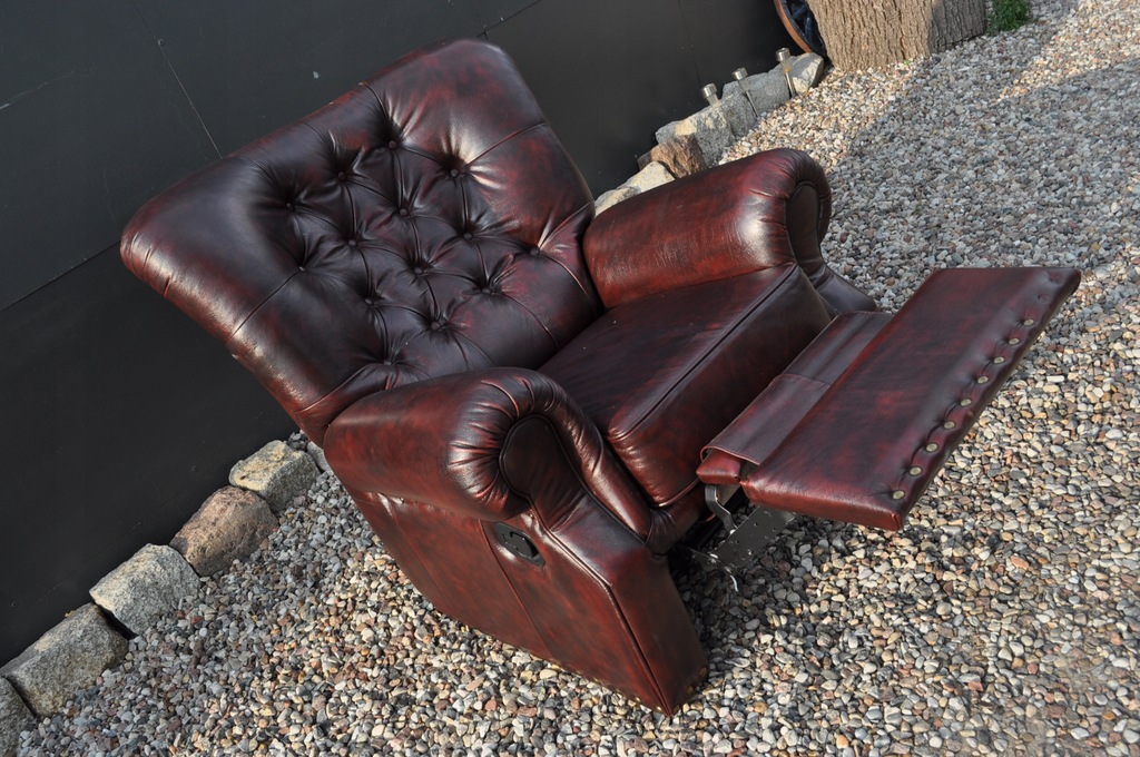 Fotel CHESTERFIELD rozkładany z podnóżkiem