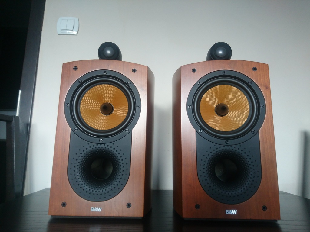 Bowers & Wilkins B&W Nautilus 805 + standy