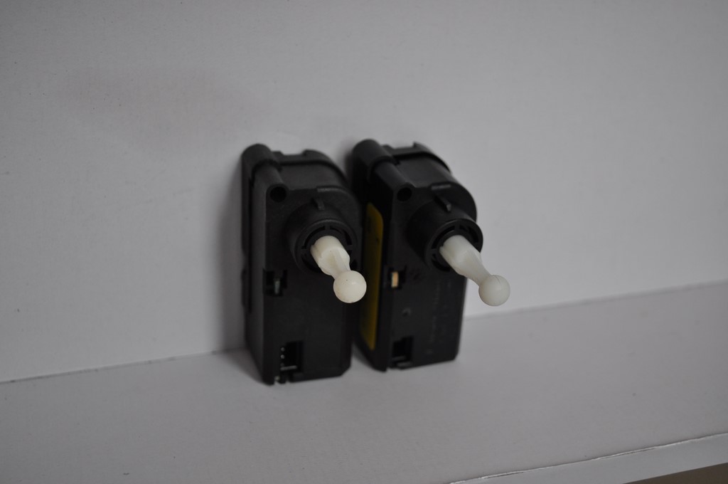 SILNICZEK REGULACJI OPEL CORSA C 0307853322