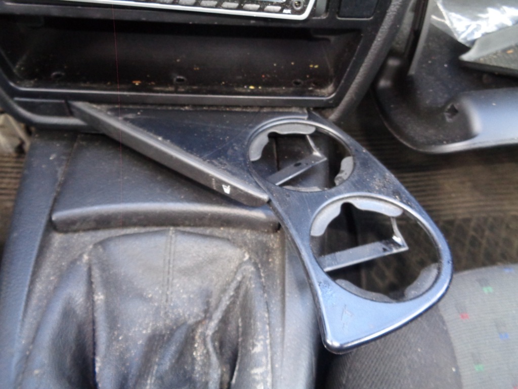 UCHWYT NA NAPOJE KUBKI CUPHOLDER VW PASSAT B5 96-