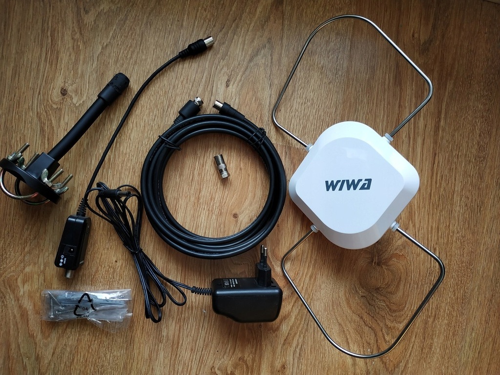 Antena WIWA AN 220 z zasilaczem - wzmocnienie 48dB
