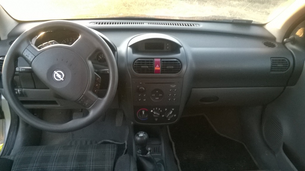 Opel Corsa C deska rozdzielcza konsola 