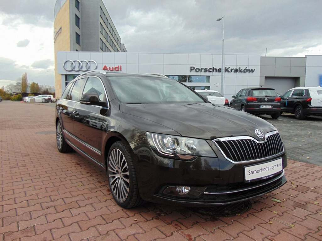 Skoda Superb Brązowe wnętrze Laurin Kl