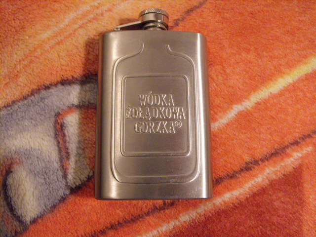 piersiówka z tłoczeniem Wódka Gorzka Żołądkowa
