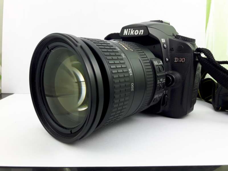 NIKON D90 + NIKKOR 18-200 1:3,5-5,6 BEZ ŁADOWARKI
