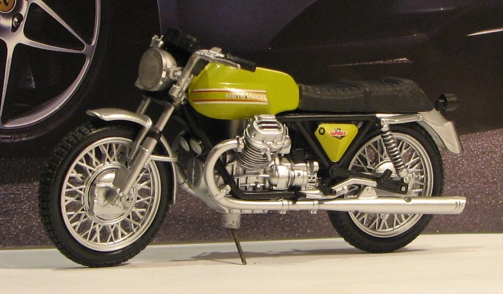 MOTOCYKL MOTO GUZZI V7 SPORT 1:24