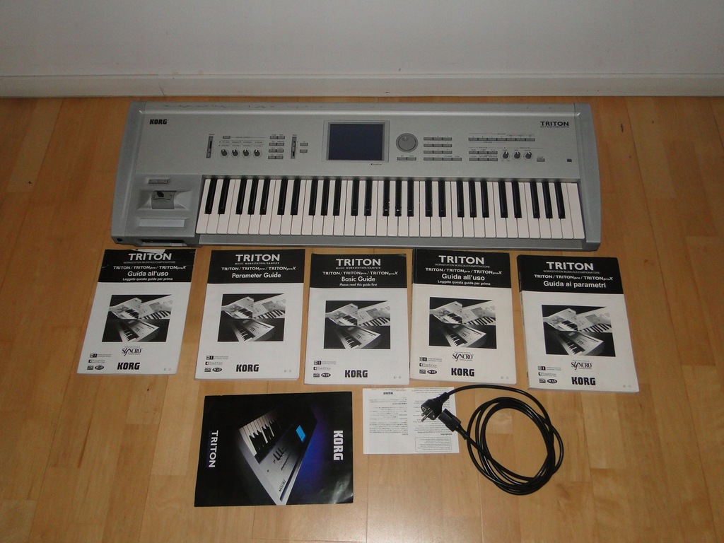 SYNTEZATOR WORKSTATION KORG TRITON CLASSIC 61 +RAM