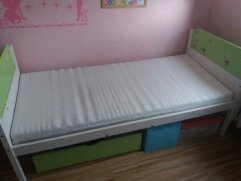 Łóżeczko do pokoju dziecięcego :-) materac roczny